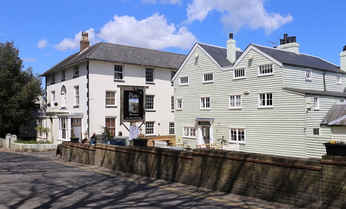 The White Cliffe Hotel